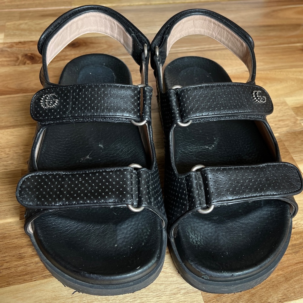 Gucci sandals with double G